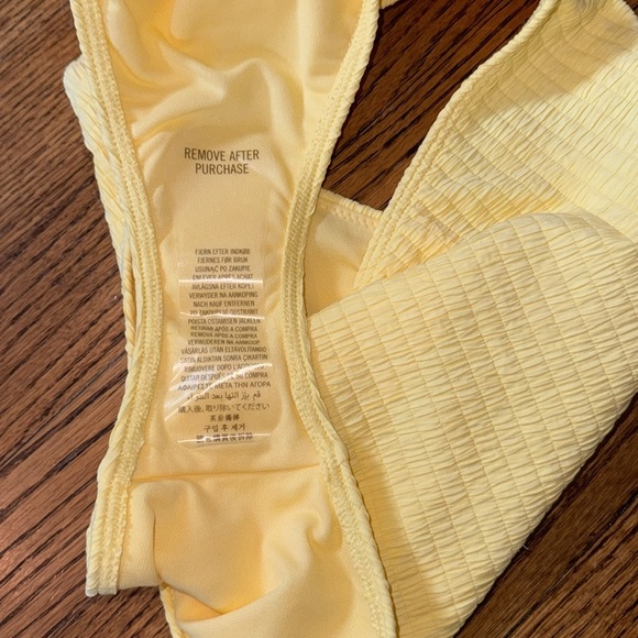 Abercrombie & Fitch Textured Light Yellow Bikini Bottom Size XL ๐ NEW WITH TAGS๐ - Picture 5 of 5